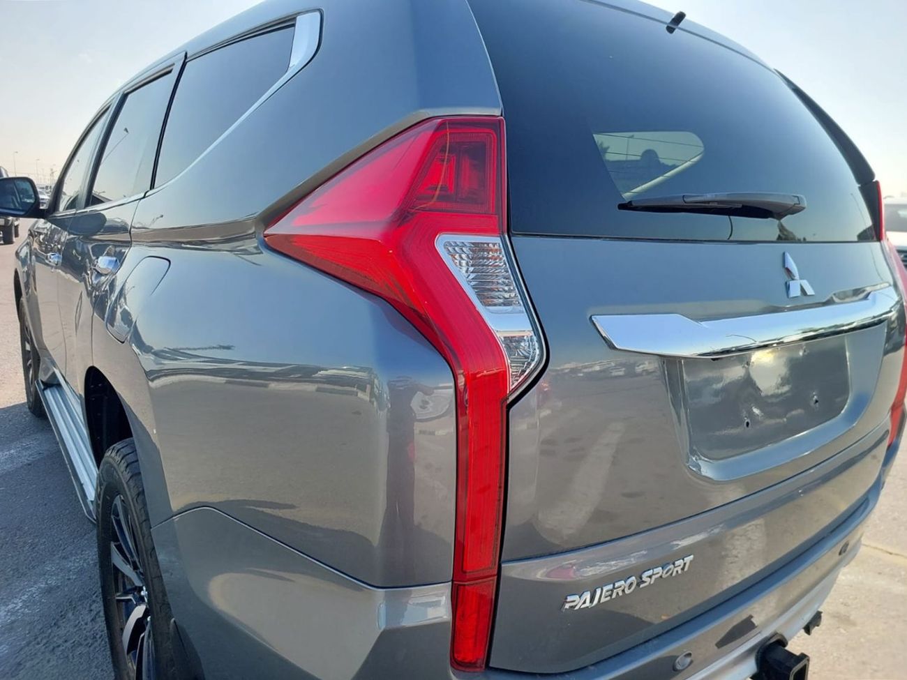 Mitsubishi Pajero MITSUBISHI PAJERO SUV RHD 2016 MODEL 2.4 L DIESEL AUTOMATIC(PM05897)