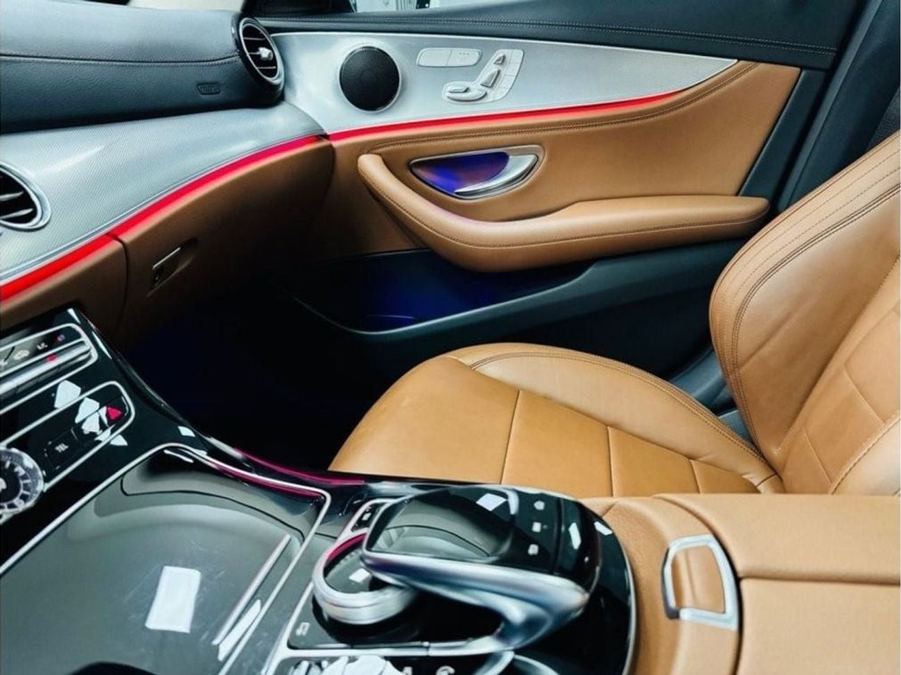 Mercedes-Benz E300 Premium GCC .. FSH .. Warranty .. Perfect Condition .. Panoramic