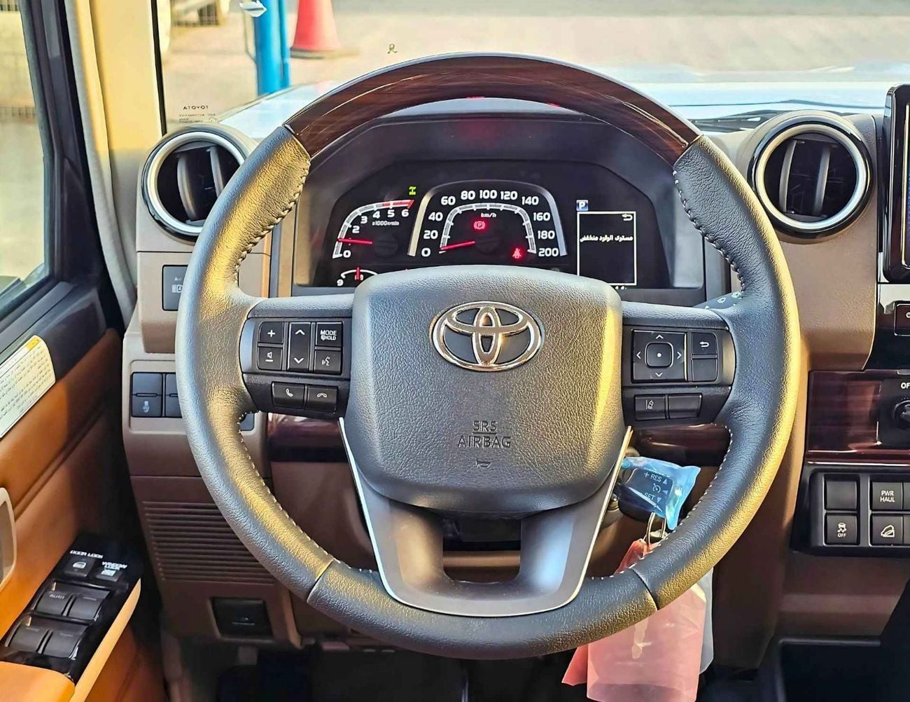 Toyota Land Cruiser Pick Up LX-Z1 LC79 / DOUBLE CABIN AUTOMATIC / 2.8L DIESEL V4 4WD / LETAHER WITH REAR CAMERA / (CODE # LX-Z1)