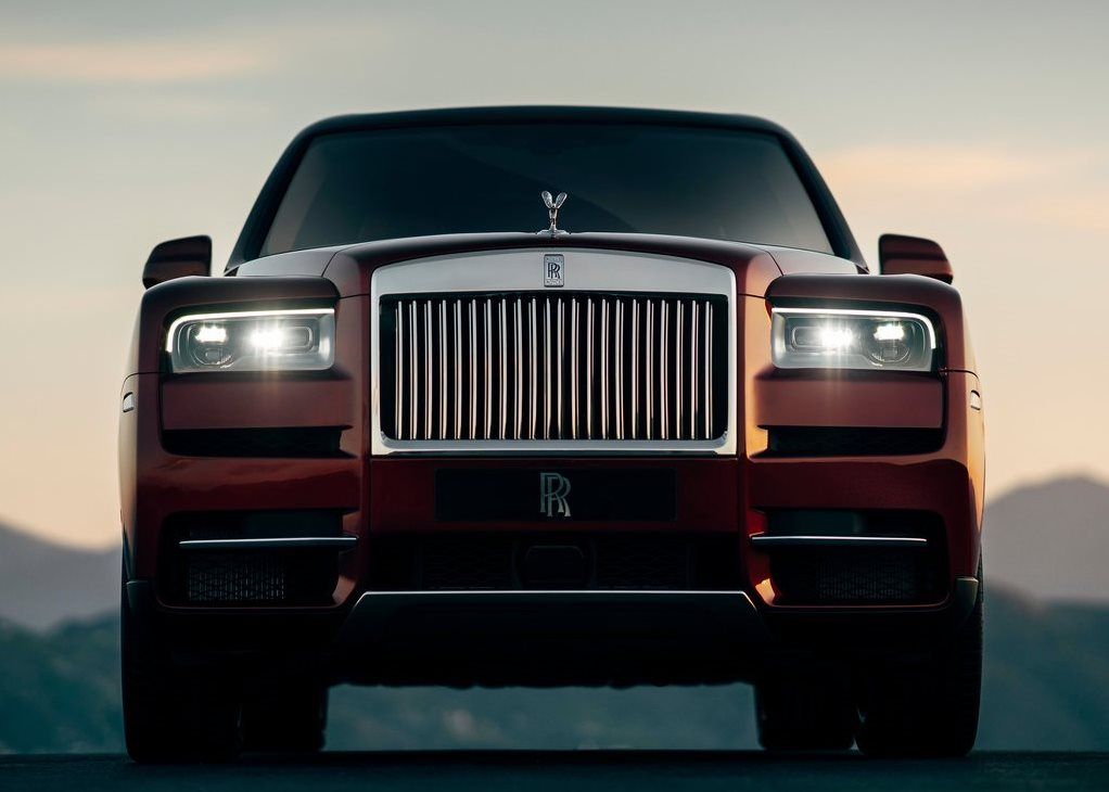 Rolls-Royce Cullinan exterior - Front