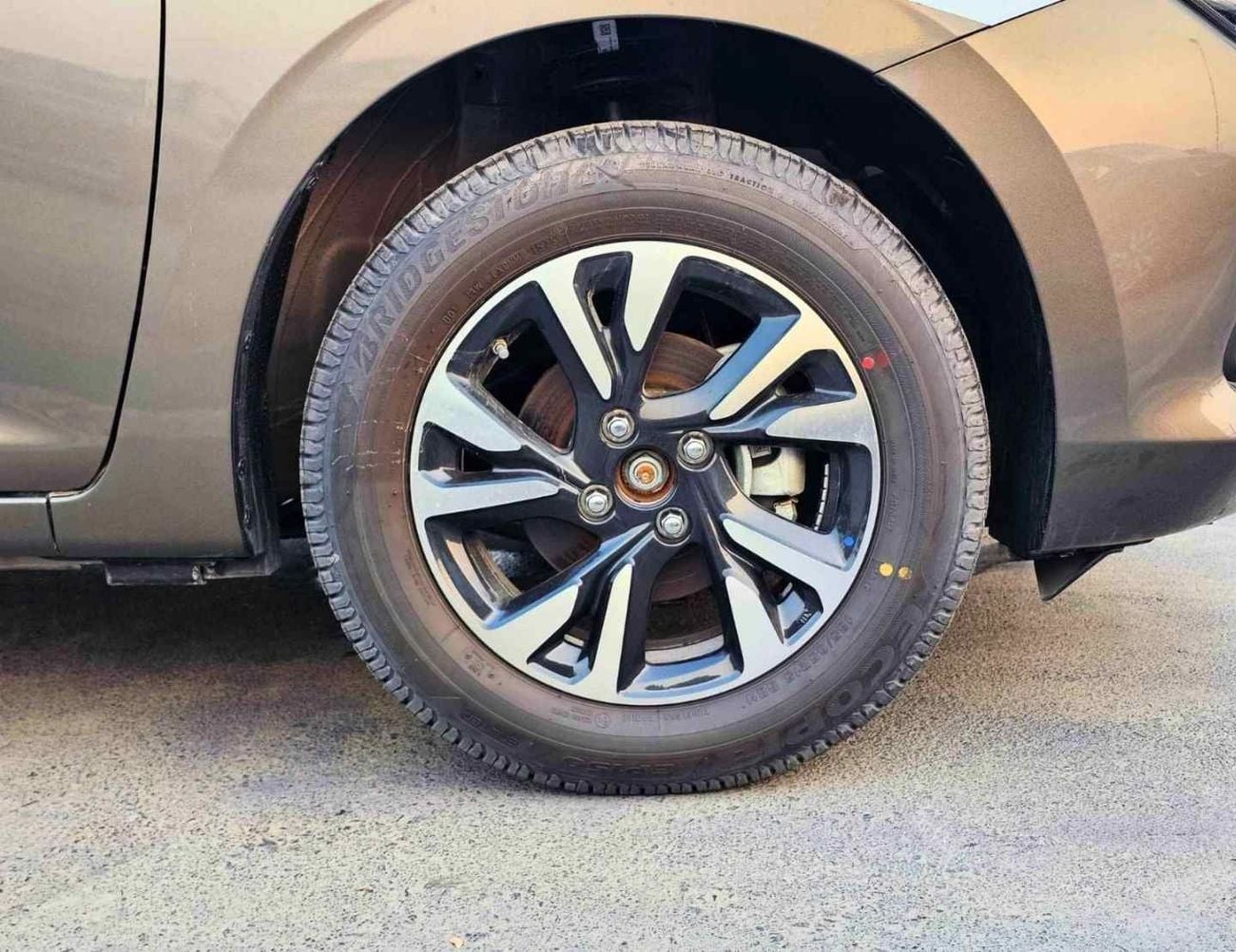 سوزوكي سويفت GLX SUZUKI SWIFT GLX HYBRID || RADAR | PETROL AT 1.2L V4 (CODE # SWGLXFOH) GRAY 2026