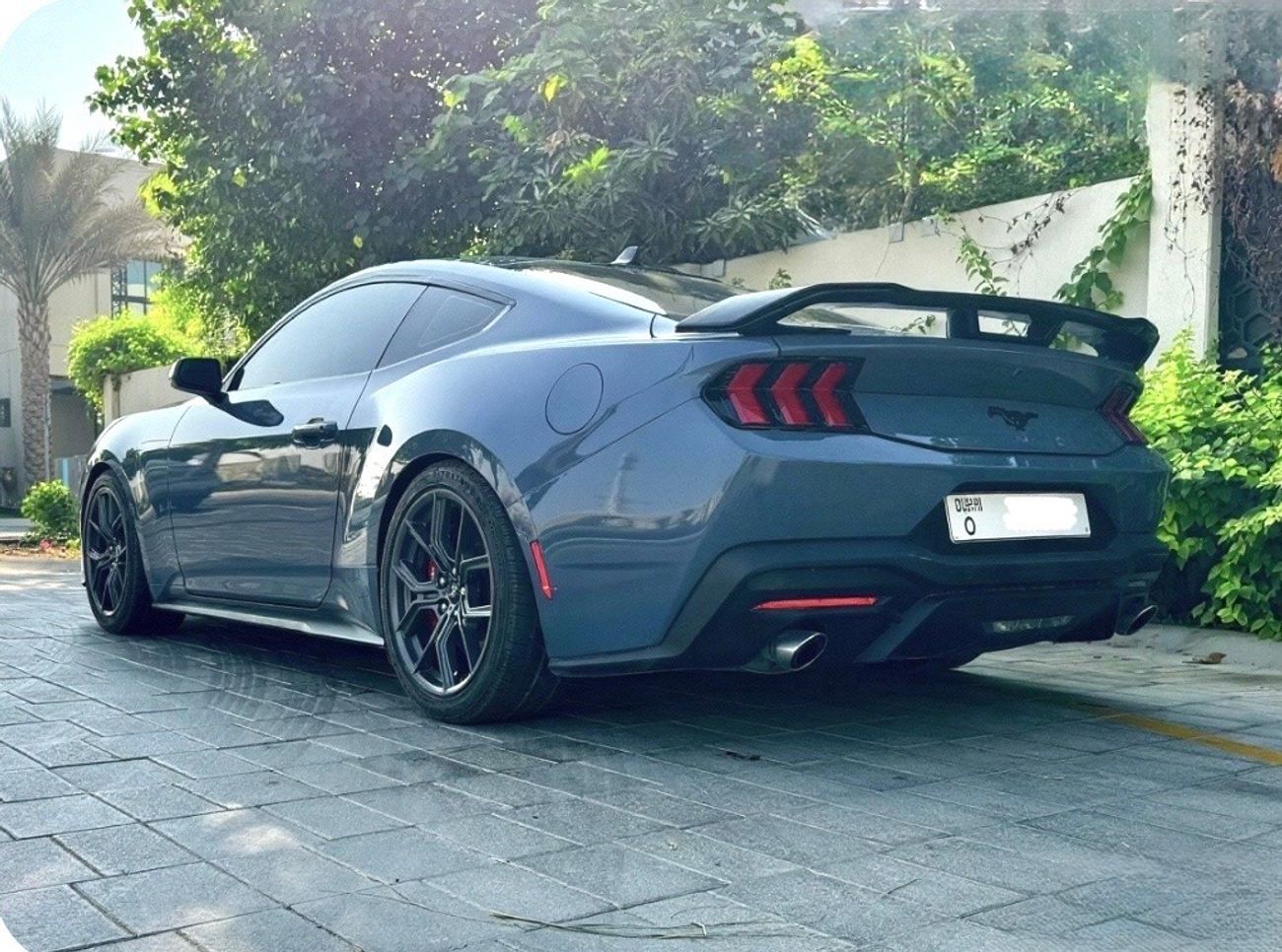 فورد موستانج Performance Package with upgraded brakes, sport suspension and cold air intake