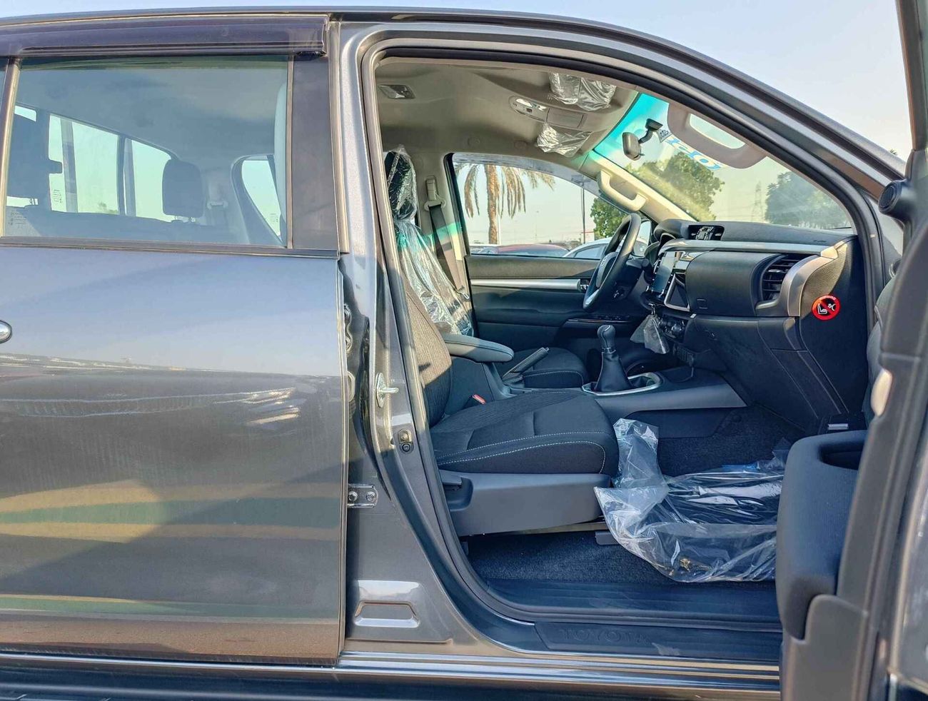 تويوتا هيلوكس Wide Body, 2.4L Diesel, 4X4, M/T, Power lock / Windows / DVD CAM (CODE # HDDWMM2)