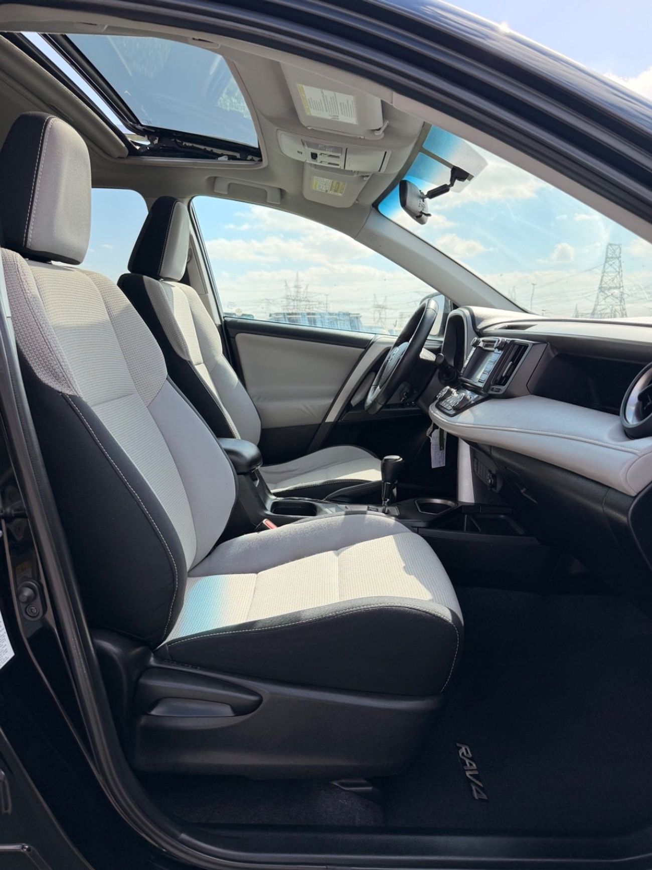 Toyota RAV4 XLE 4X4 Full option Sunroof, automatic trunk