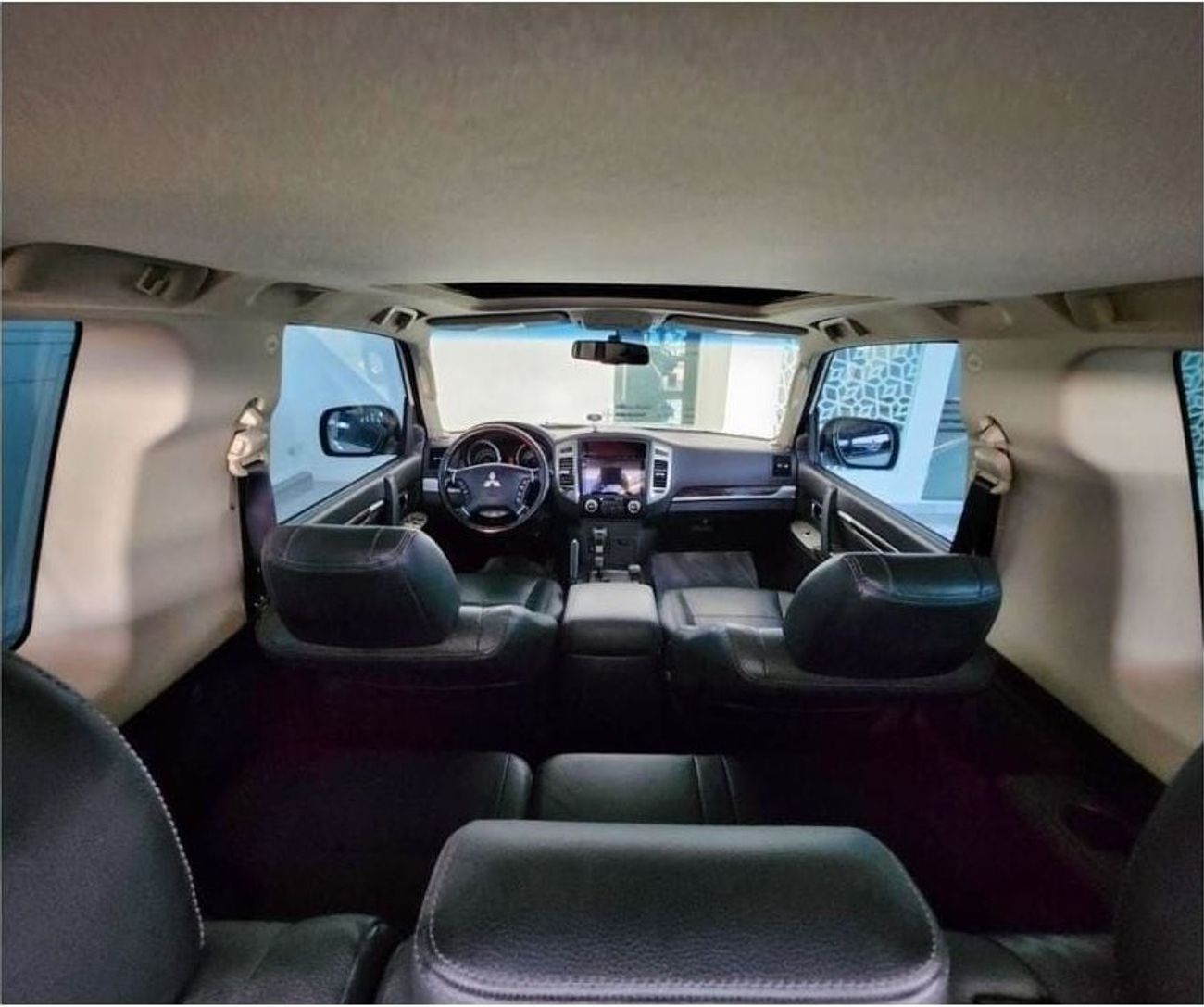 Mitsubishi Pajero PLATINUM 3.8L-6CYL 2DR - FULL OPTION FULLY SERVICE. Al Habtoor Motors