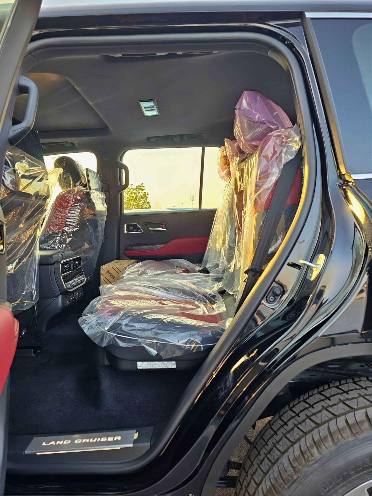 Toyota Land Cruiser VXR TWIN TURBO || 3.5L PETROL V6 4WD || RADAR || 360* CAMERA || HEADUP DISPLAY || JBL SPKRS (CODE#VX