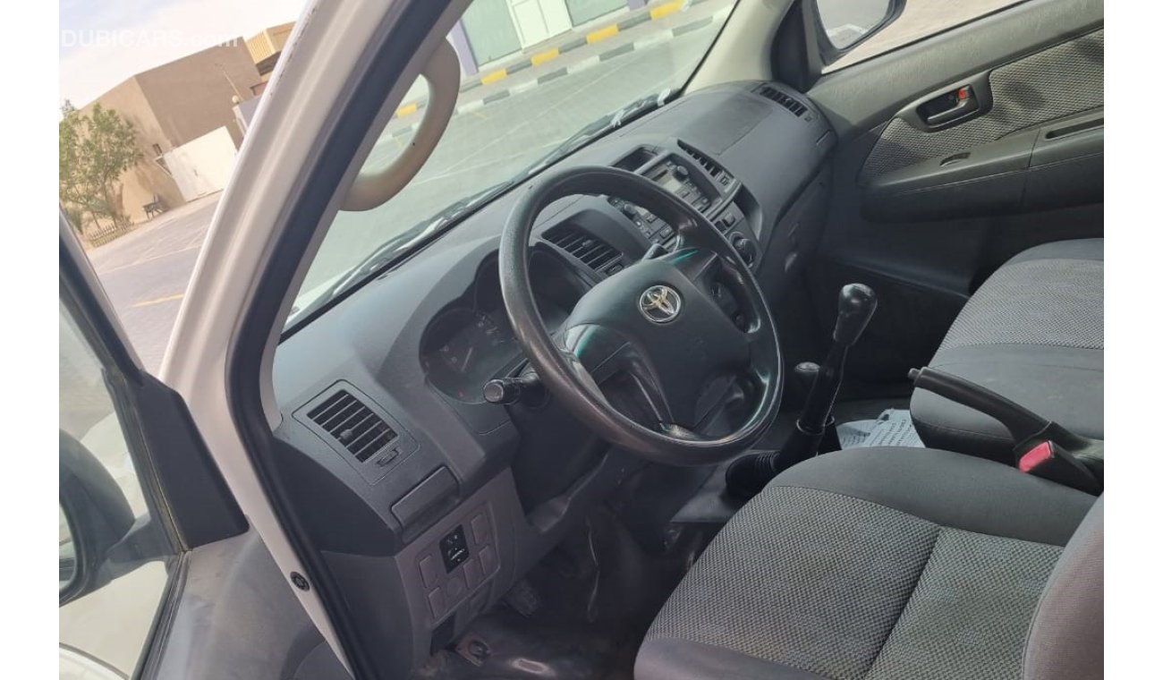 تويوتا هيلوكس 2.7L Petrol, M/T, CD Player, Fabric Seats, Power windows ( LOT # TH12)