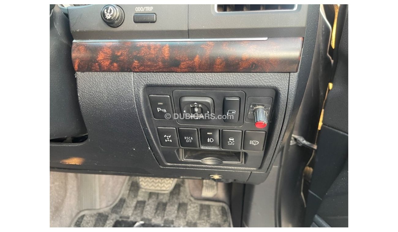 Toyota Land Cruiser Toyota Sahara Landcruiser Diesel engine model 2012 grey color full option top of the range car very