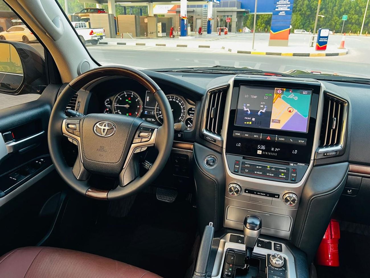 Toyota Land Cruiser VXR 5.7