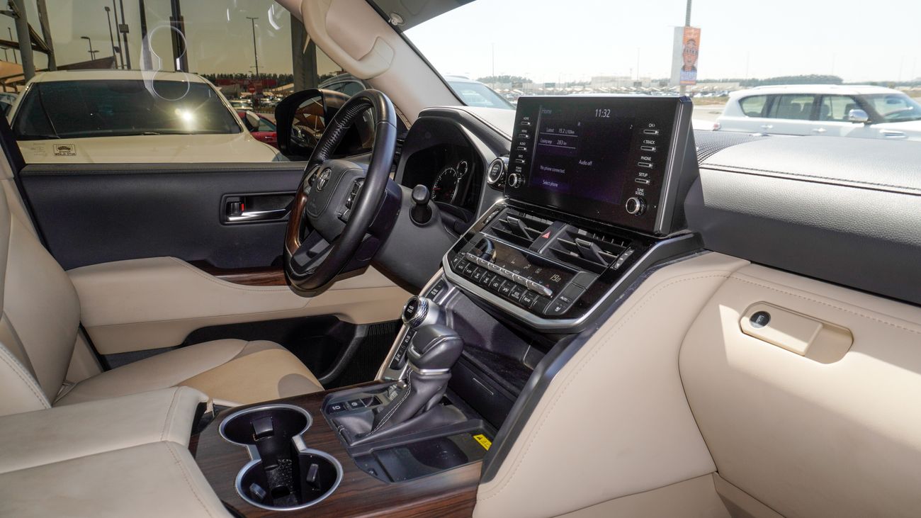 Toyota Land Cruiser GXR 3.5 L Twin Turbo V6