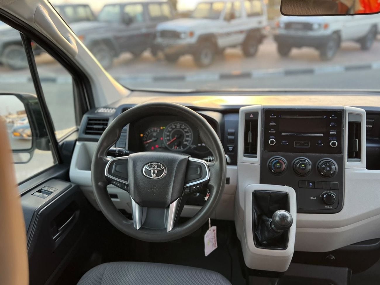 Toyota Hiace 2021 Toyota Hiace 3.5L V6 - Passenger - Manual - Patrol   13 Seater - No Accident -