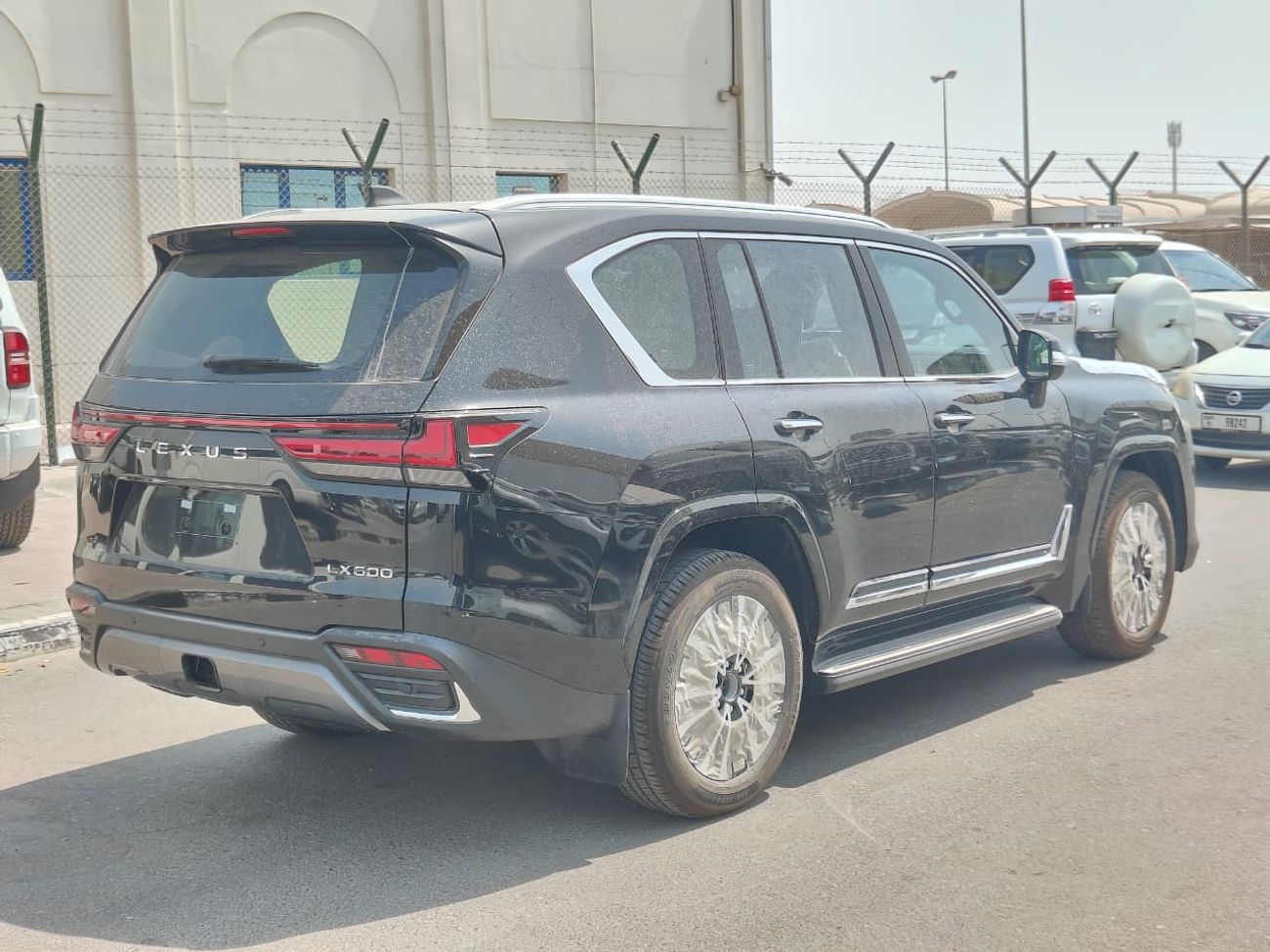 لكزس LX 600 2024 Lexus LX600 Signature (7-Seater) 3.5L V6 Twin-Turbo Petrol A/T 4WD Export Only