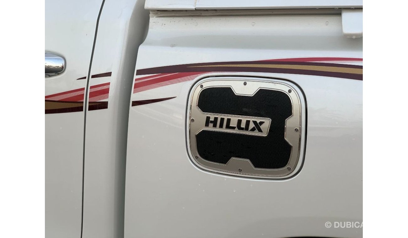 تويوتا هيلوكس Pick Up 4x4 2.7L Gasoline with Chrome Bumper
