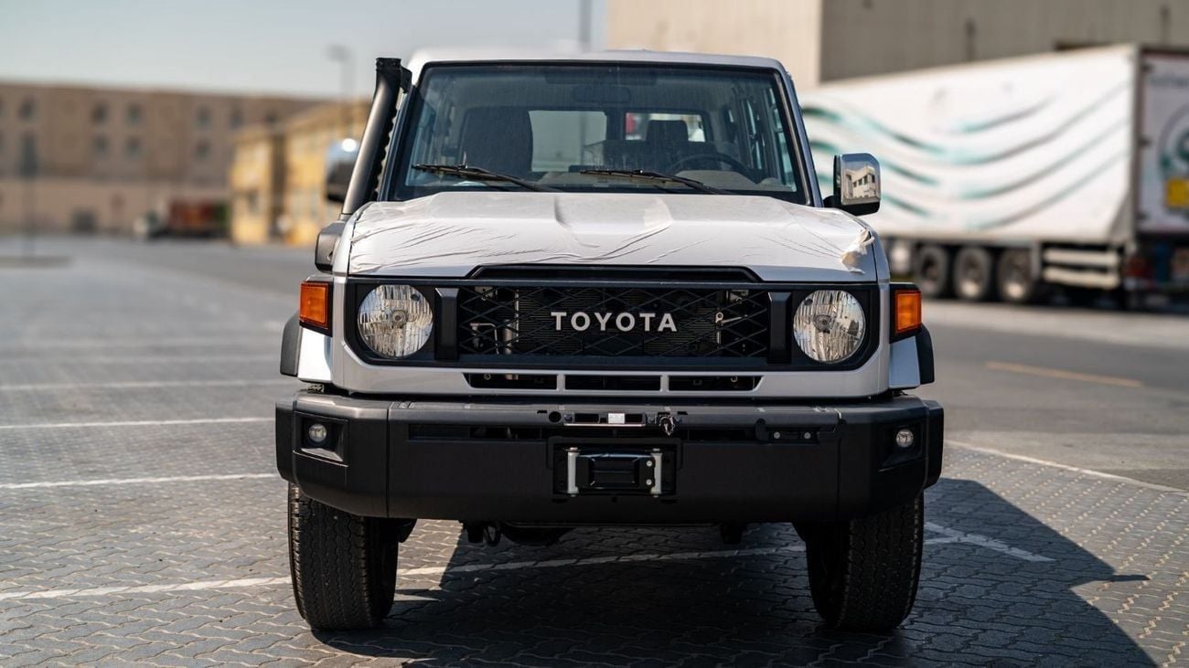 تويوتا لاند كروزر 70 LX 76 2.8L Turbo-Diesel AT 2025YM