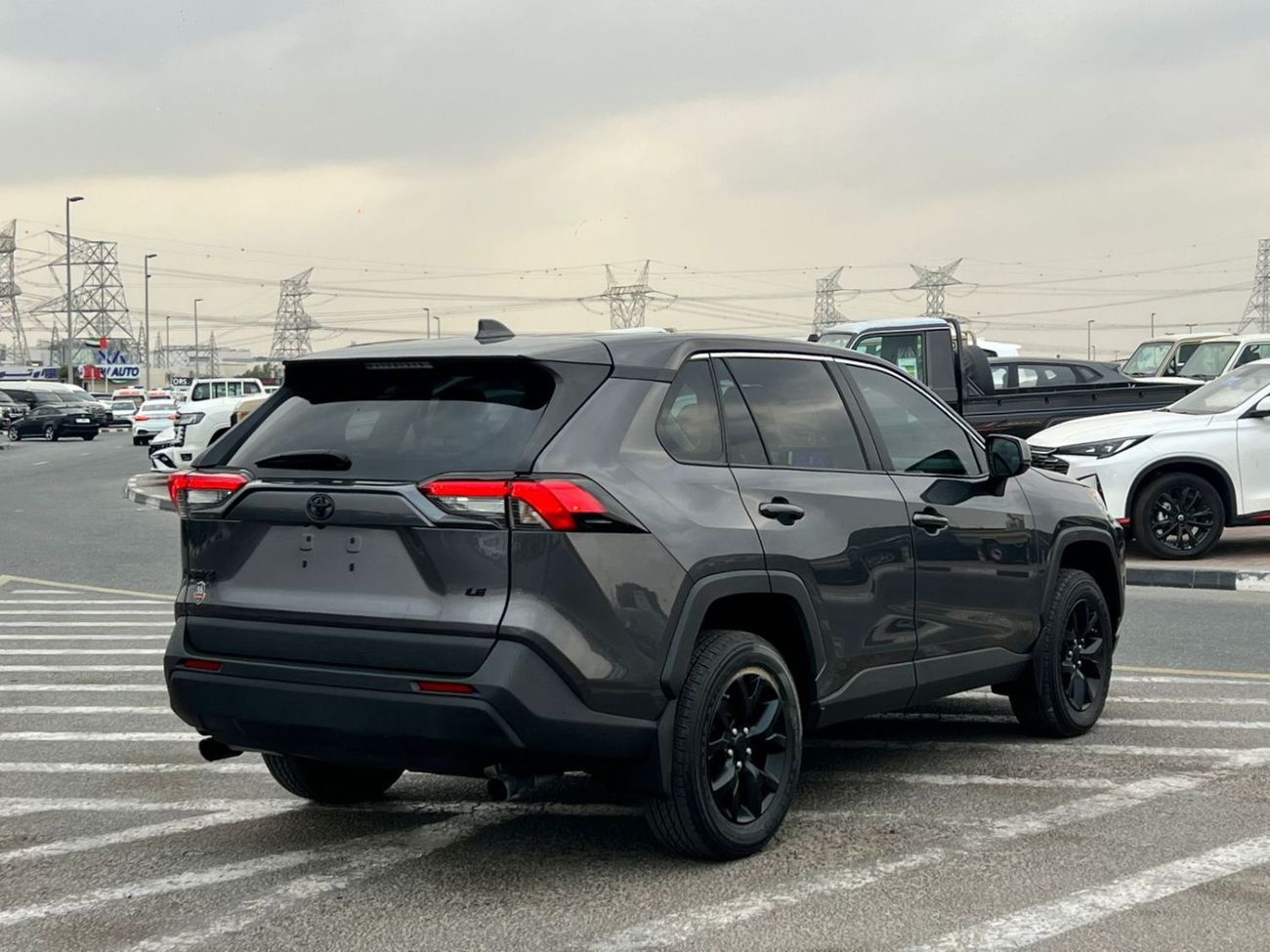 Toyota RAV4 2023 Toyota Rav4 LE Night Shade Edition - 2.5L V4 - Leather Seats With Radar - Low Mileage