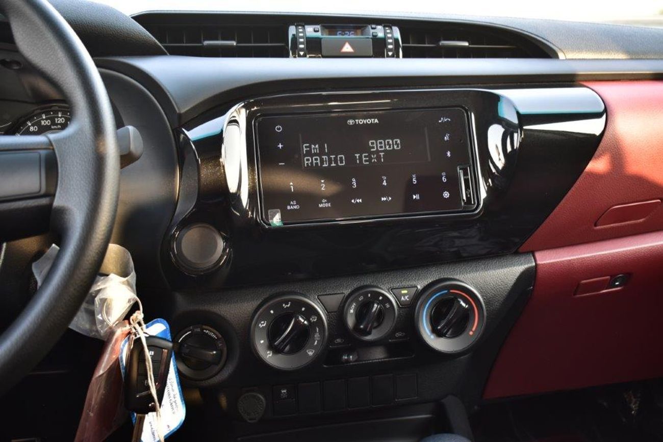 تويوتا هيلوكس DLX-G 2.4L Diesel Automatic