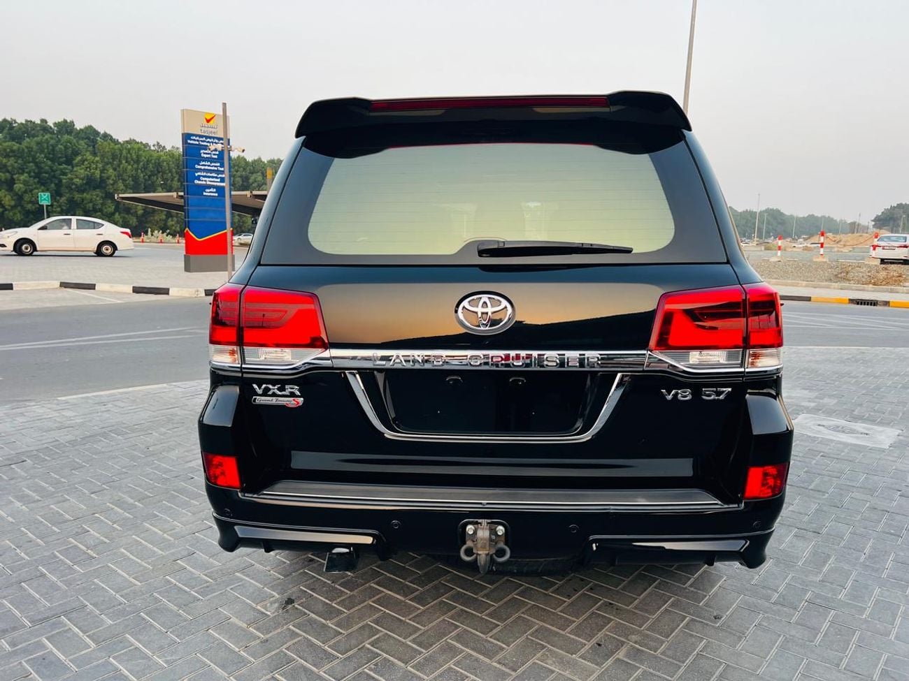 Toyota Land Cruiser VXR 5.7