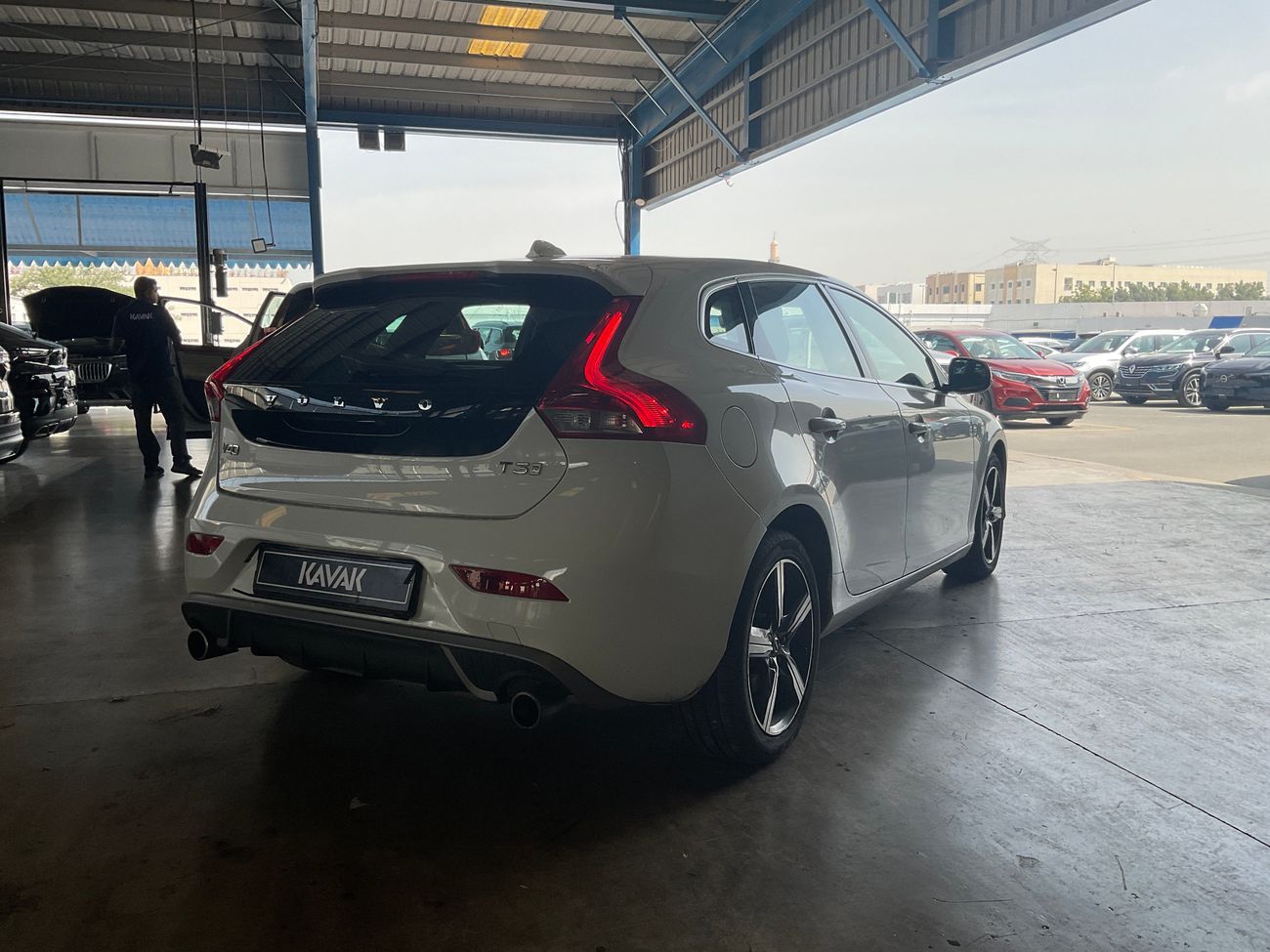 Volvo V40 T3 R-Design | upto AED 20,000 Ramadan Discount | Guaranteed Warranty | 0 Down Payment