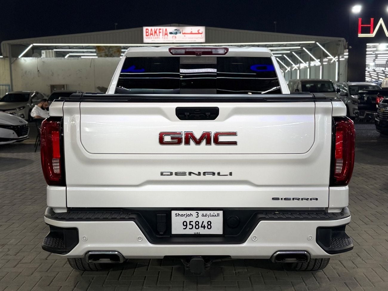 جي أم سي سييرا 5.3L V8 SLT Crew Cab (AWD)