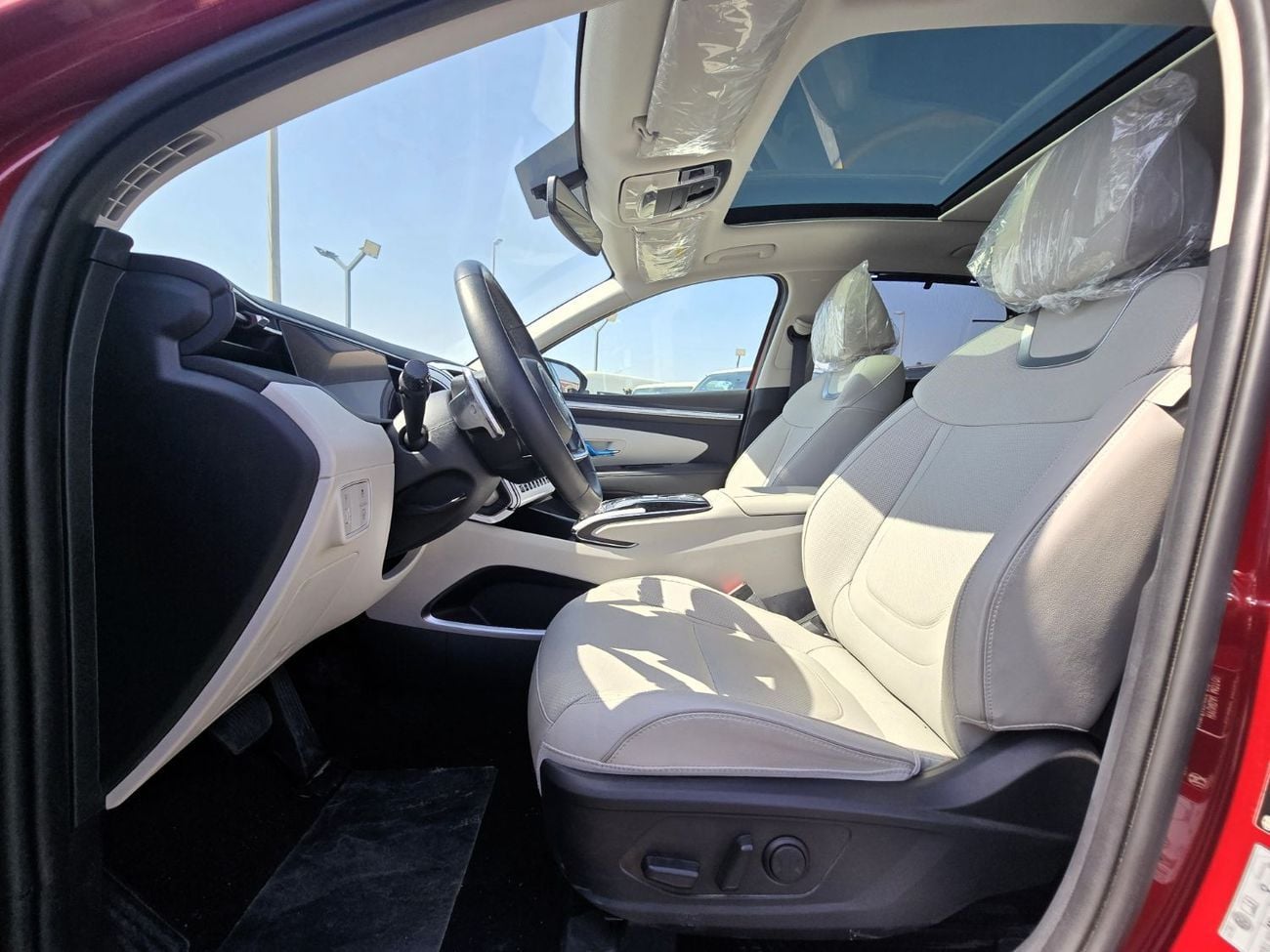 Hyundai Tucson Smart 1.6L Hyundai Tucson Hybrid 1.6l A/T SUV FWD European specs Red Color  2023 Model