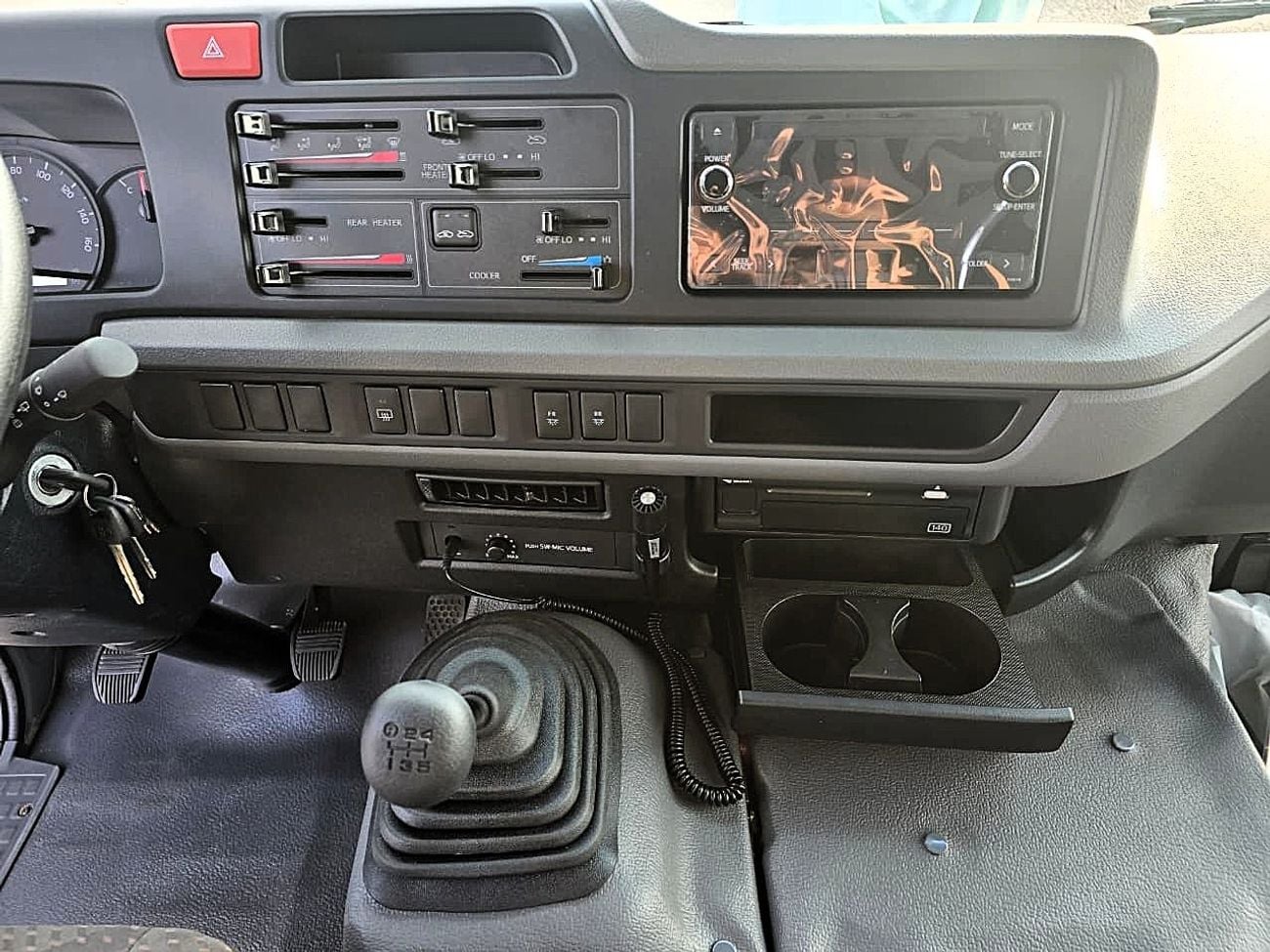 Toyota Coaster vip 4.2l diesel M/T 22 seats with electric door and cool box