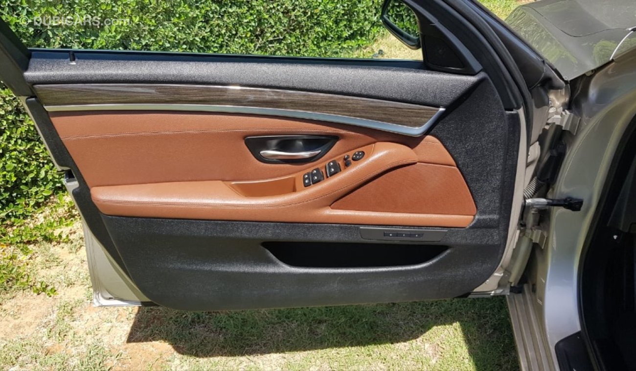 بي أم دبليو 550i موديل 2012 خليجي  فل مواصفات خمس كبسات  فتحه سقف وكراسي جلد ومثبت سرعه وتحكم كهربي كامل ونظام صوت مم