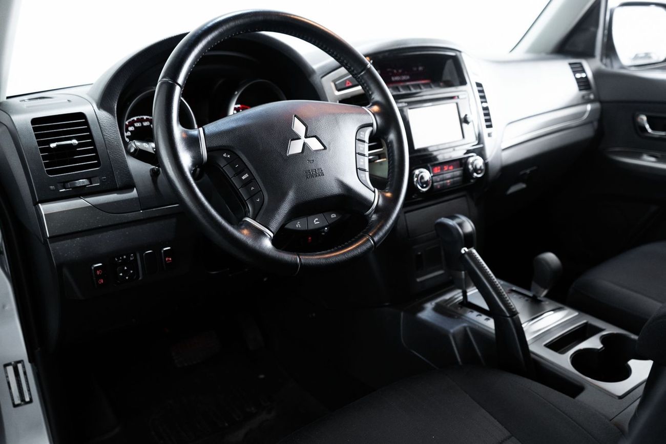 ميتسوبيشي باجيرو GLS 3.5L (186 HP) (5 Seater)