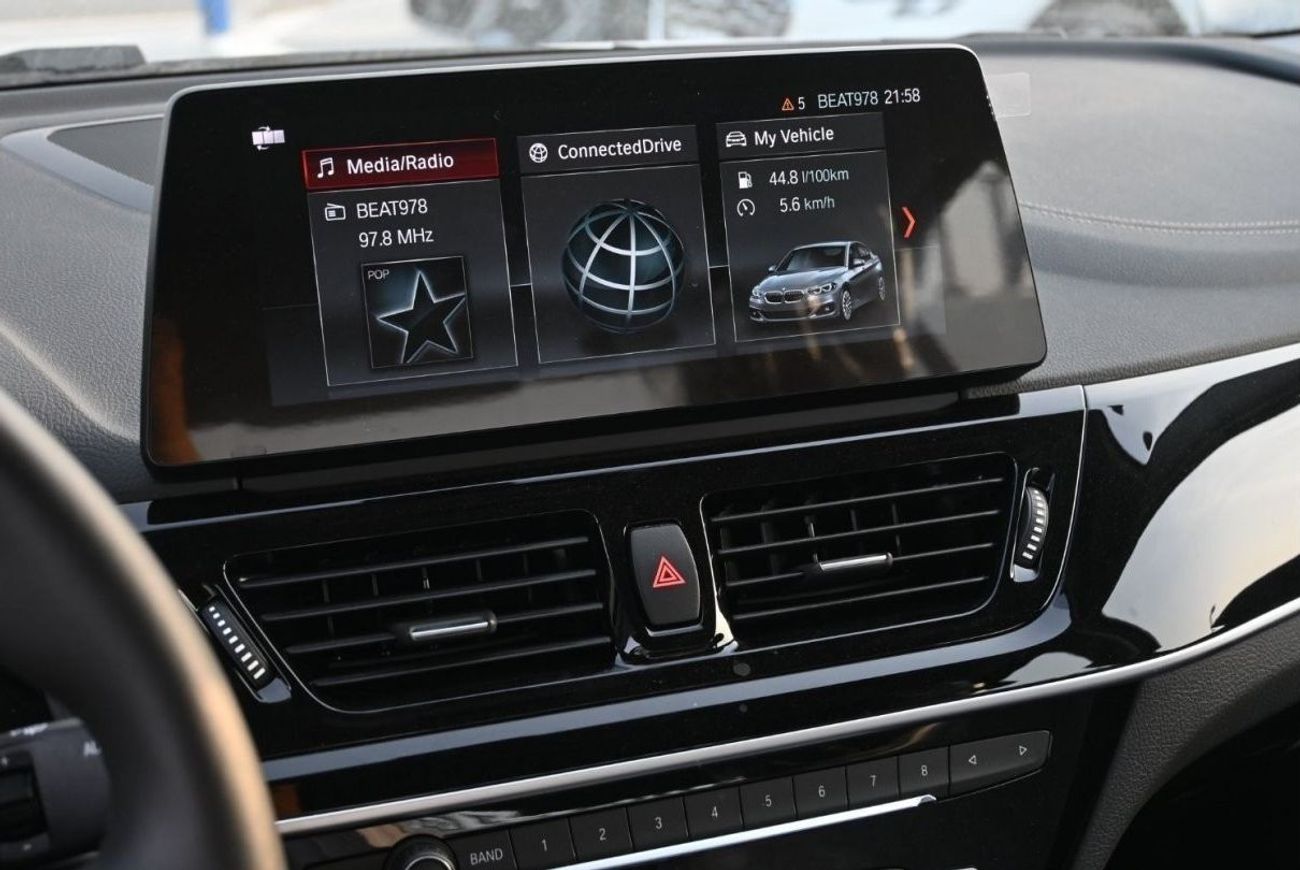 BMW 120i BMW 120i M Sport 1.5L Petrol, 7 DCT, Color White Model 2023