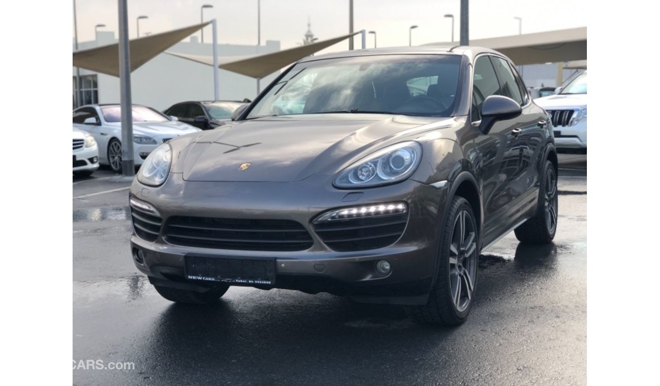 Porsche Cayenne Model 2011GCC car prefect condition full option low mileage excellent sound system low mileage