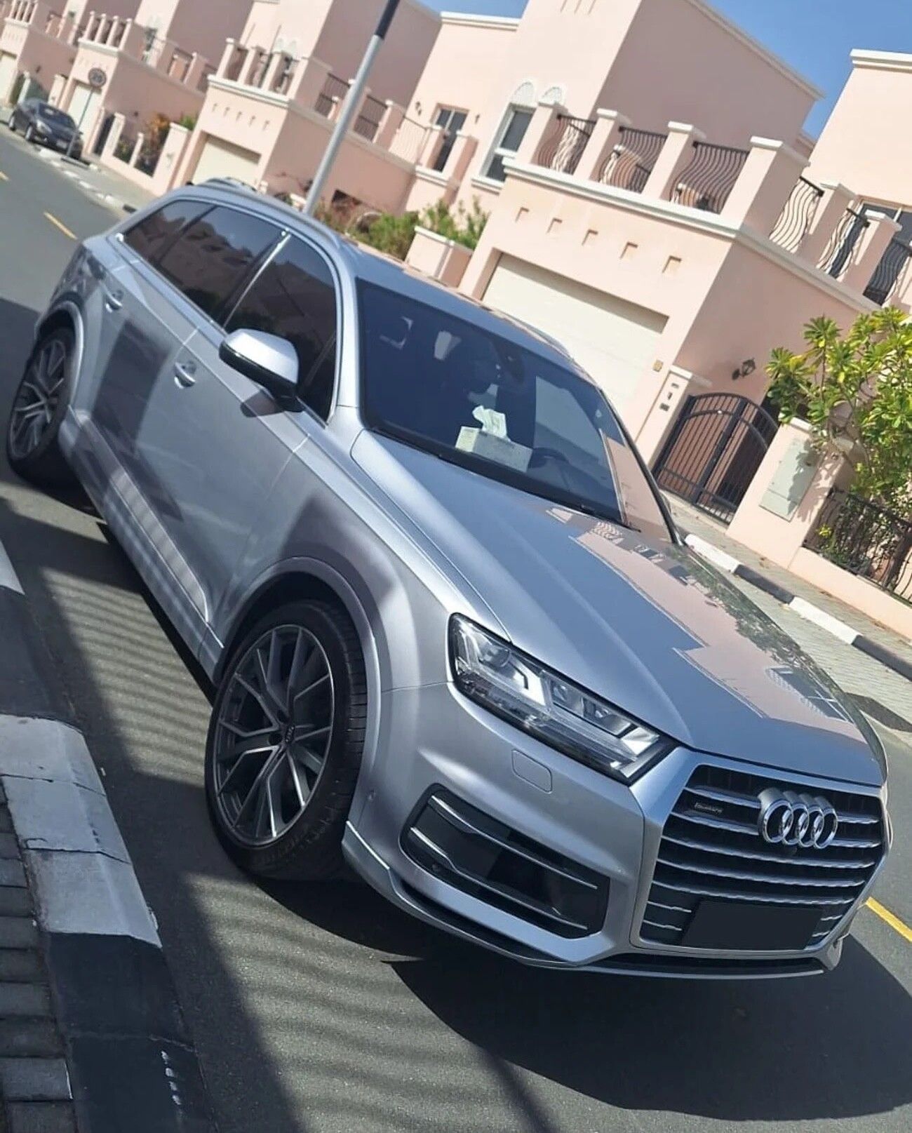 أودي Q7 45 TFSI quattro Luxury Plus Launch Edition 3.0L