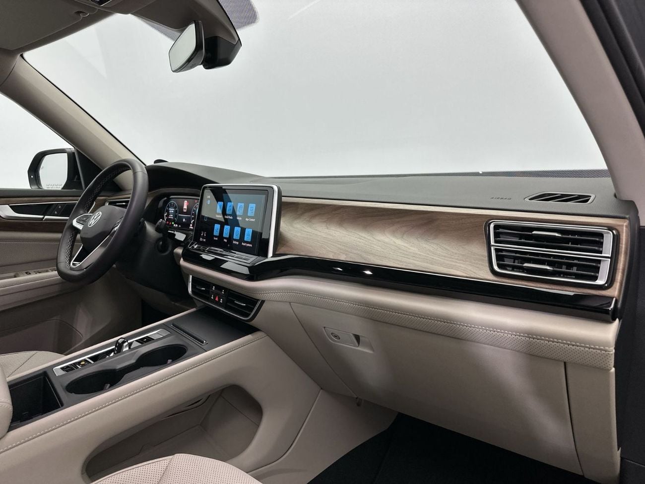 فولكس واجن تيرامونت TRENDLINE 2L | Excellent Value | UPGRADED Leather Seats | GCC Spec | VW Certified