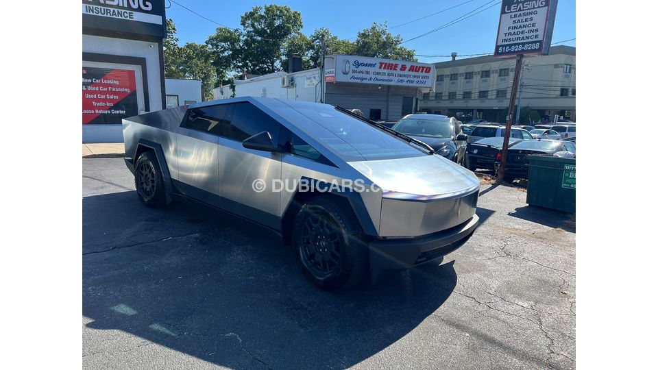 Used Tesla Cybertruck 2024 for sale in Dubai 790159
