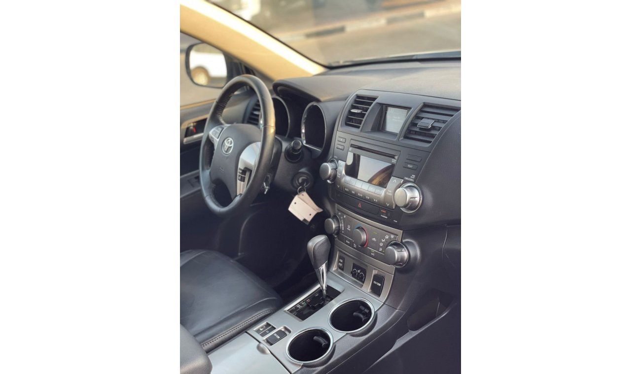 Toyota Highlander 2012 Toyota Highlander 4x4 / EXPORT ONLY/ فقط للتصدير