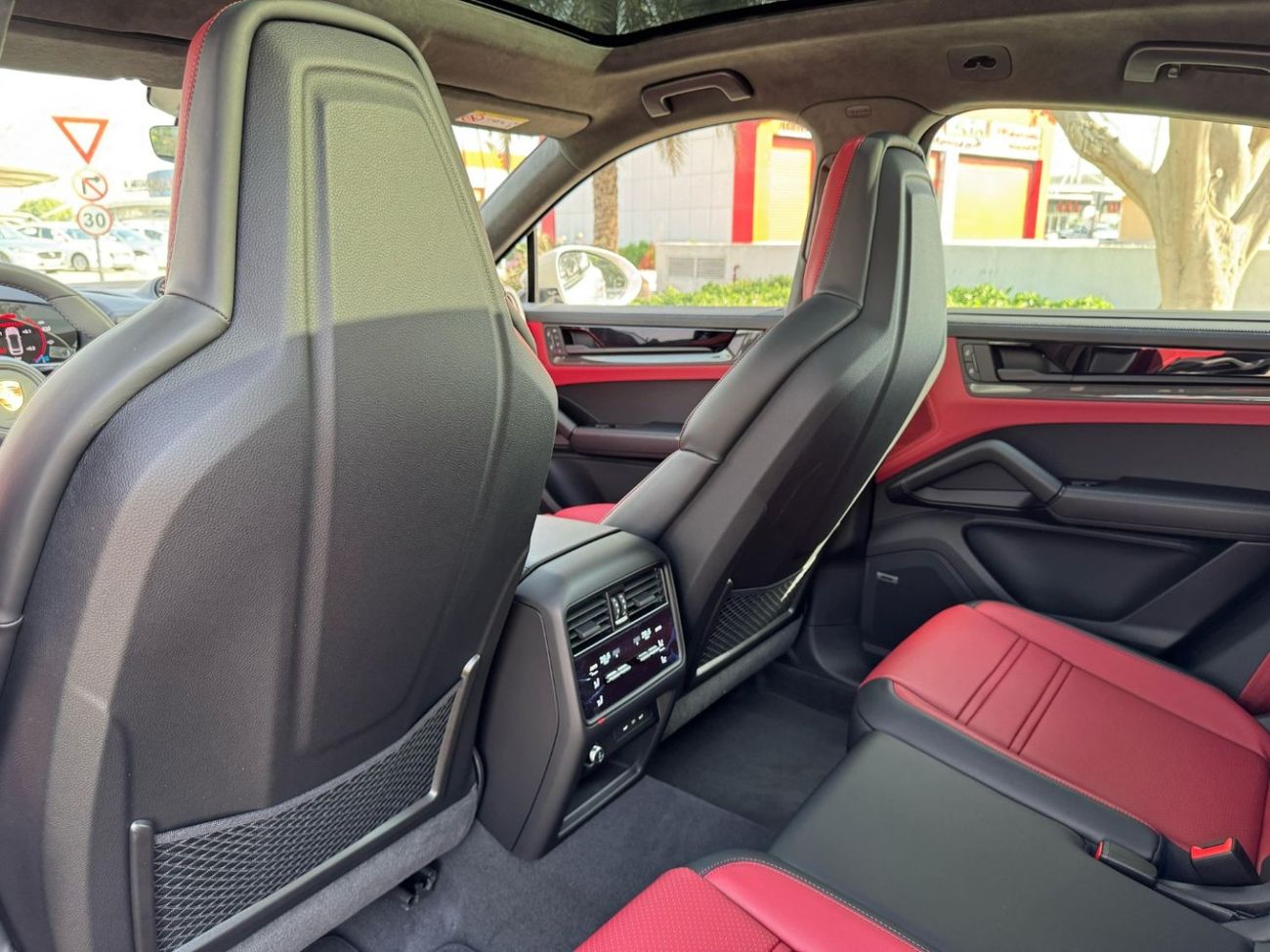 Porsche Cayenne GTS Coupe **2025**GCC SPEC UNDER WARRANTY