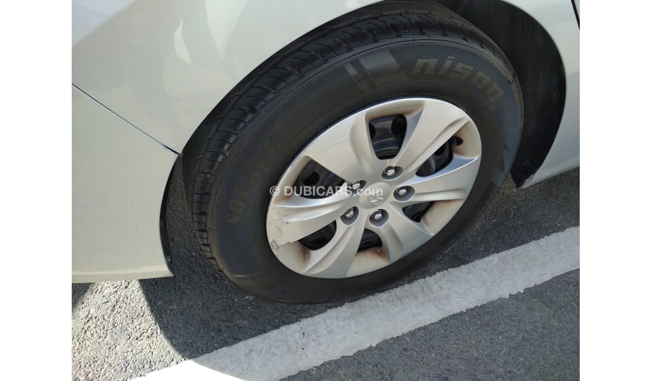 تويوتا كورولا 2015 سلفر خليجى حالة وكالة بدون صبغ بدون حوادث ممتاذة ماشية قليل