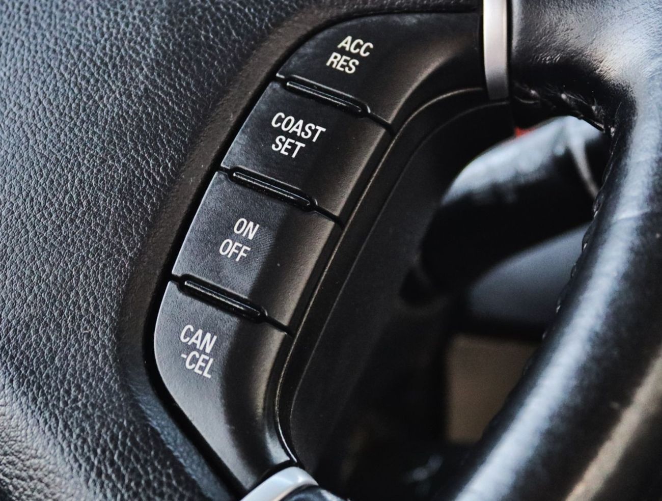 ميتسوبيشي باجيرو 2020 ميتسوبيشي باجيرو جي ال اس (V80)، 5 د إس يو في، 3.5 لتر 6 سلندر بنزين، أوتوماتيك، دفع رباعي