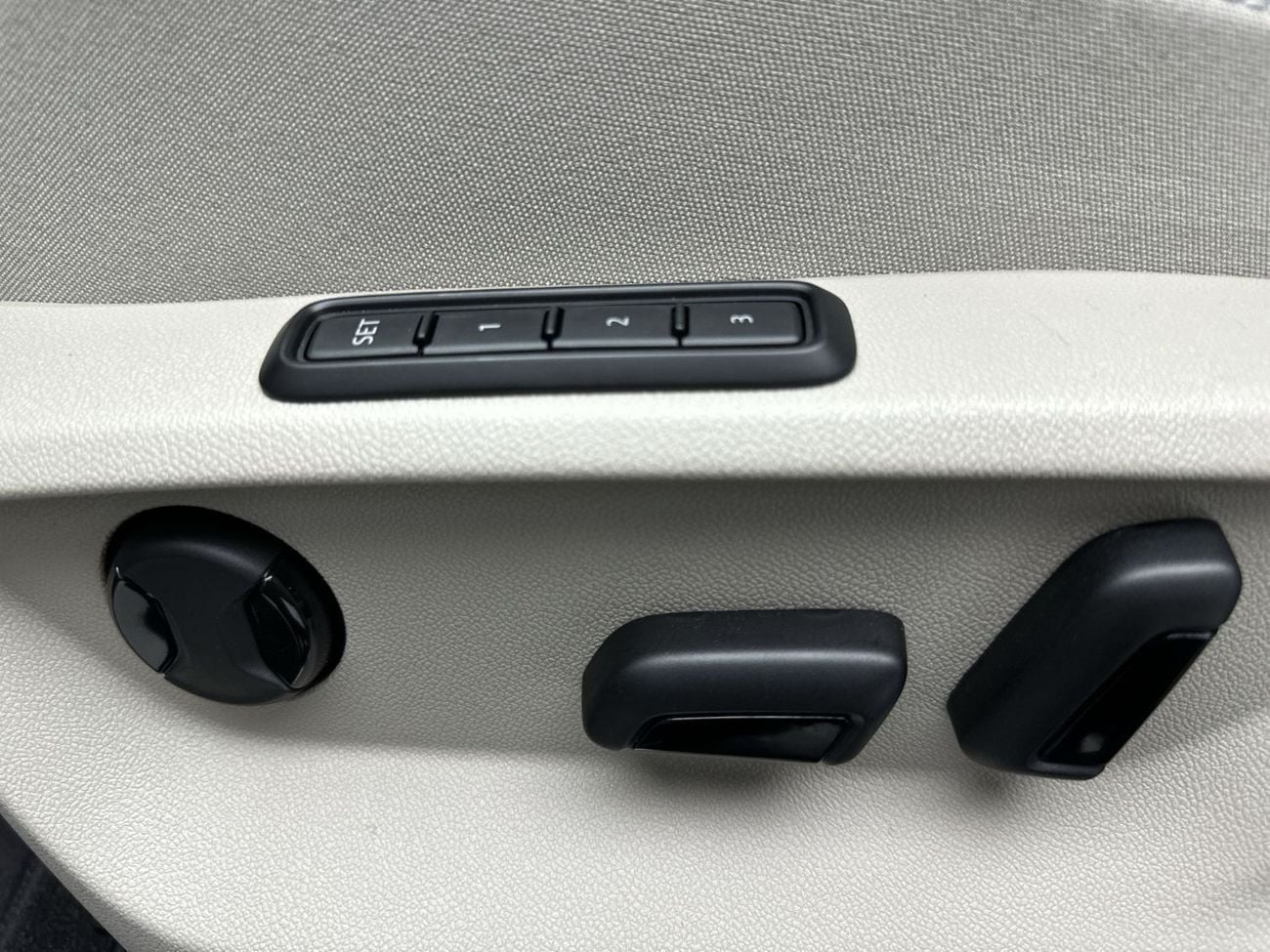 فولكس واجن تيرامونت S 2.0L Comfortline 2L (Facelift 2) (REF#35741) / 34,100 AED SAVINGS from New Car