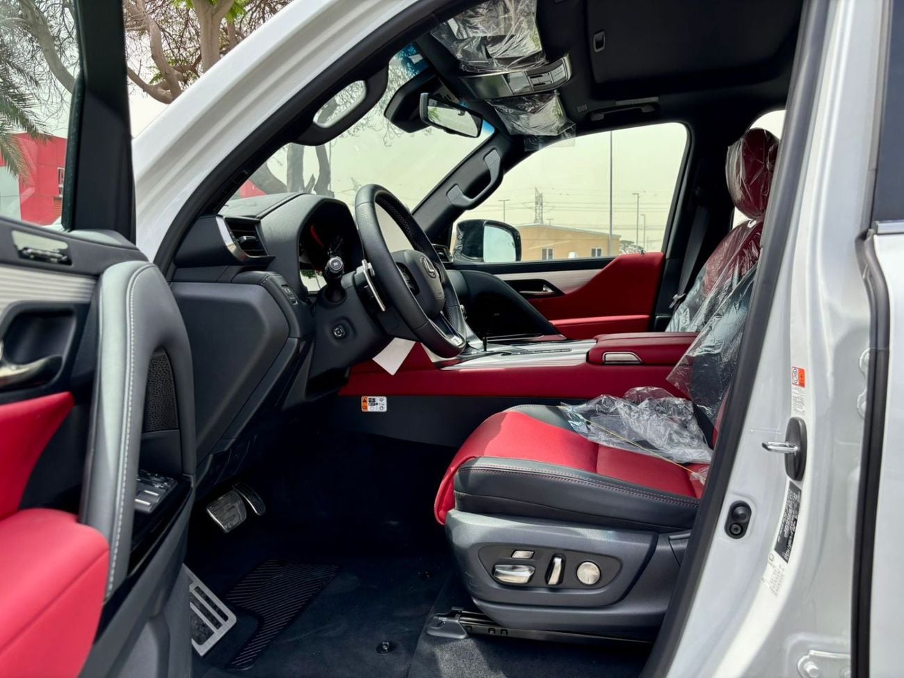 لكزس LX 700h F Sport