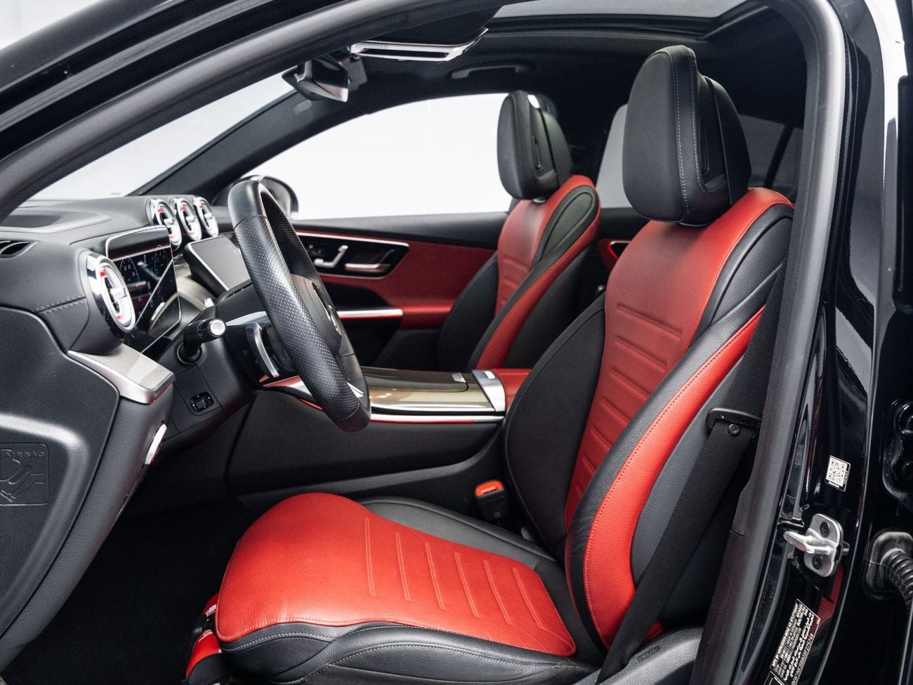 Mercedes Benz GLC200 PREMIUM PLUS BUY NOW, PAY 2027 | THE BLACKLINE STANDARD | Mercedes Warranty + Service Contract, GCC