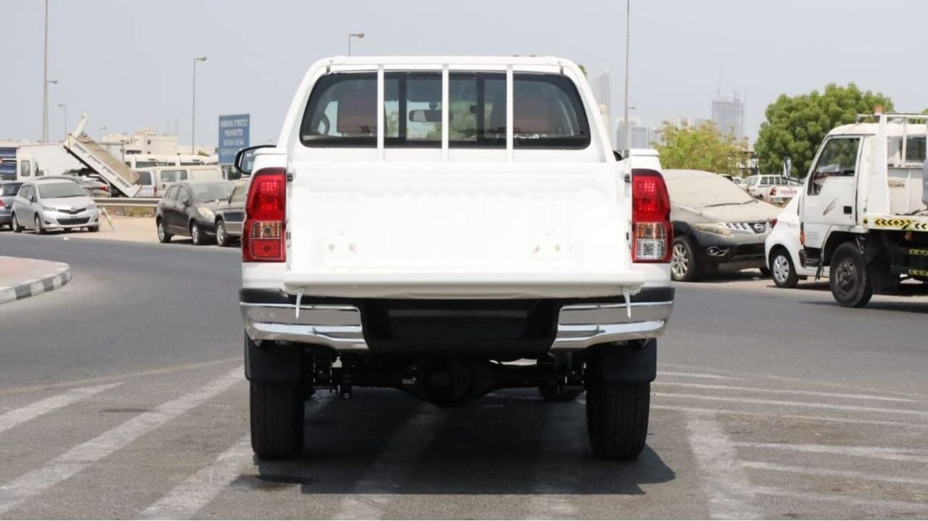 تويوتا هيلوكس GLX DLX 2.7L Double Cabin . Automatic . Four Wheel Drive . 5 Seater . 4 Door . Pick Up Truck