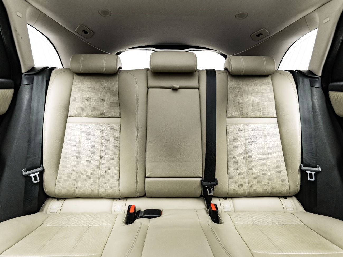 لاند روفر رينج روفر فيلار P250 R-Dynamic SE 2.0L