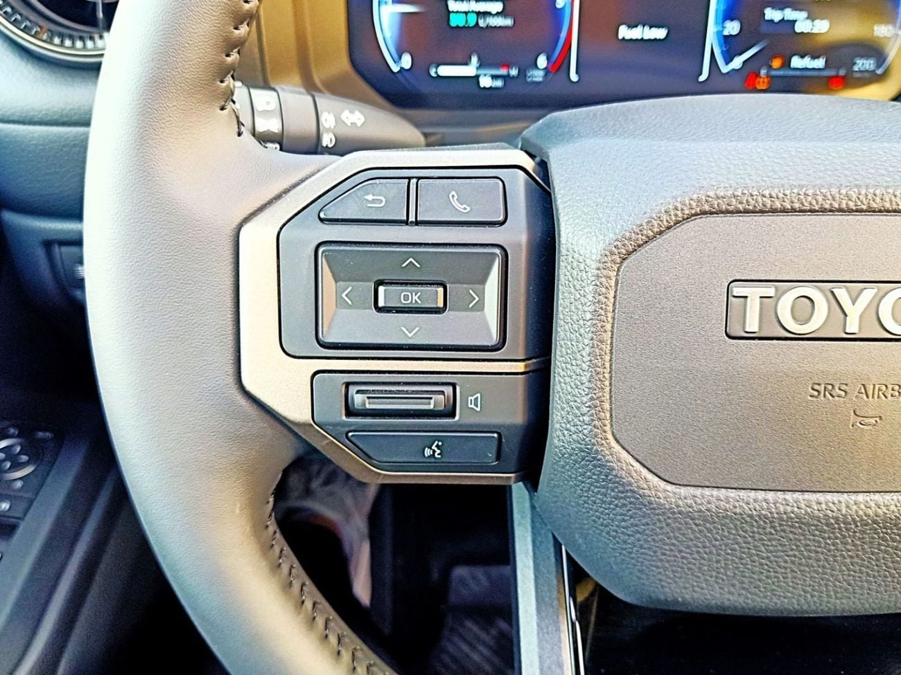 تويوتا برادو Toyota Land Cruseir Prado  2.8L  Diesel  Turbo 4*4 Full Option  7 Seats White Color 2026 Model