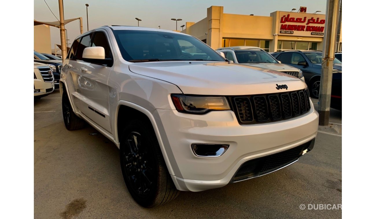 Jeep Grand Cherokee 2020    Full option Roof opening Sensors Rear camera Screen Front sensors Side