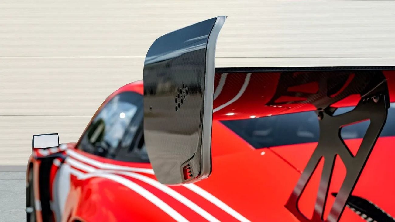 بورش 911 GT2 RS 935 MOBY DlСК 1 OF 3 in Salzburg Red Spare Package