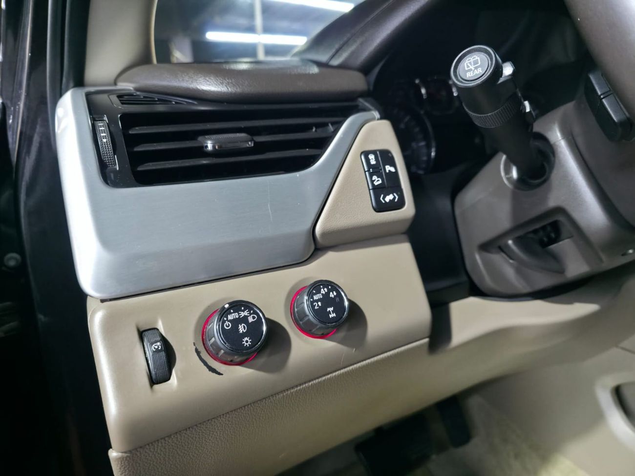 GMC Yukon SLE 5.3L 4WD (8 Seater)