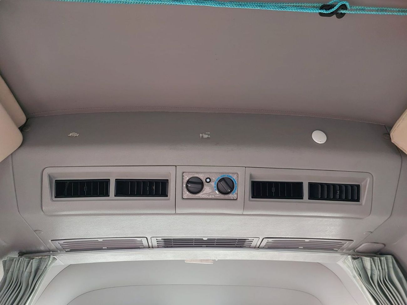 Nissan Caravan NISSAN CARAVAN VAN RHD 1999 MODEL 2.6 L DIESEL AUTOMATIC(PM20075)