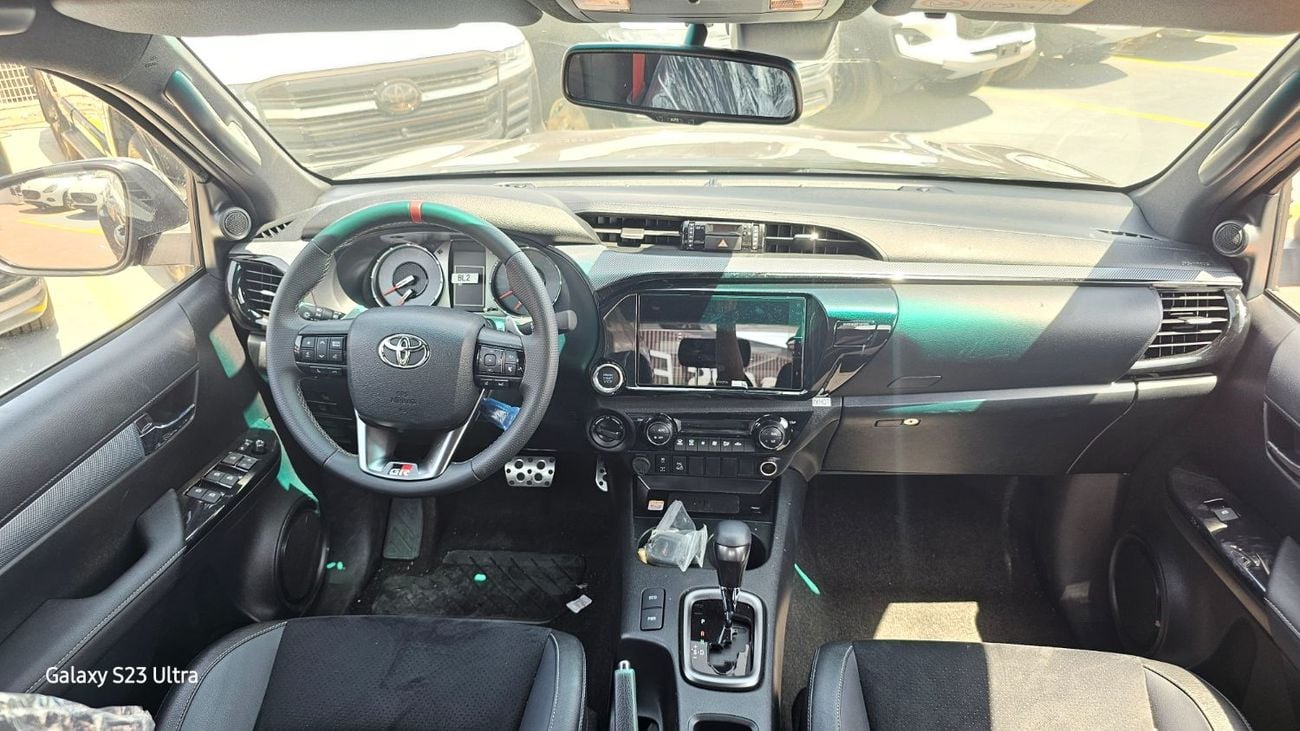 تويوتا هيلوكس GR Sport 2.8L