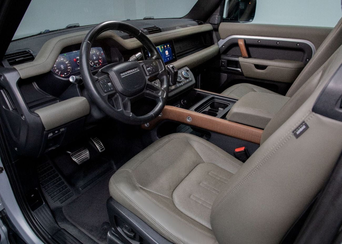 لاند روفر ديفندر P400 90 HSE 3.0L (5 Seater)