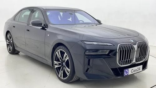 بي أم دبليو 740i 3L 2023 | 0 DP | 3942/Month | 30 Day Return | Service History