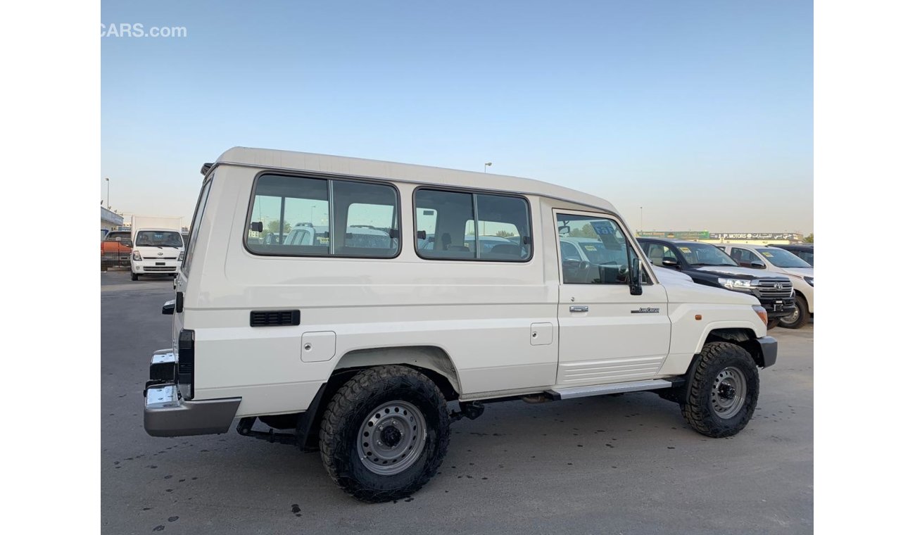 تويوتا لاند كروزر GRJ78 V6 PETROL 2019 FULL OPTION